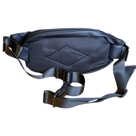 BYLT Water resistant crossbody bag NWT - Picture 6 of 9